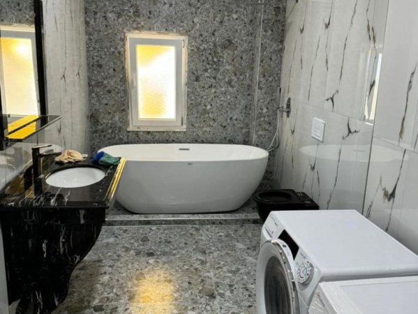 Tirane, jepet me qera apartament 3+1+Aneks+Ballkon Kati 2, 140 m² 1.200 € (Farke)