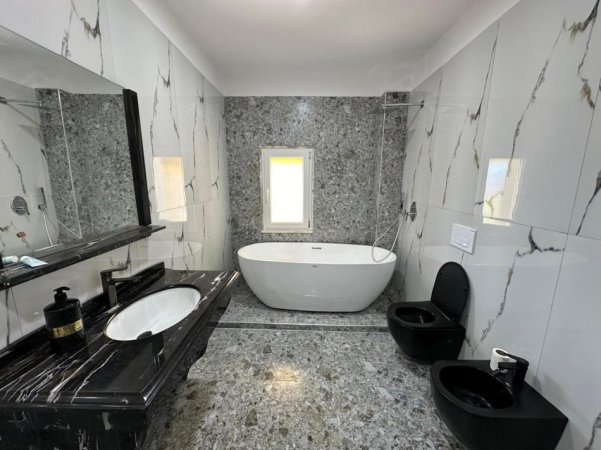 Tirane, jepet me qera apartament 3+1+Aneks+Ballkon Kati 2, 140 m² 1.200 € (Farke)