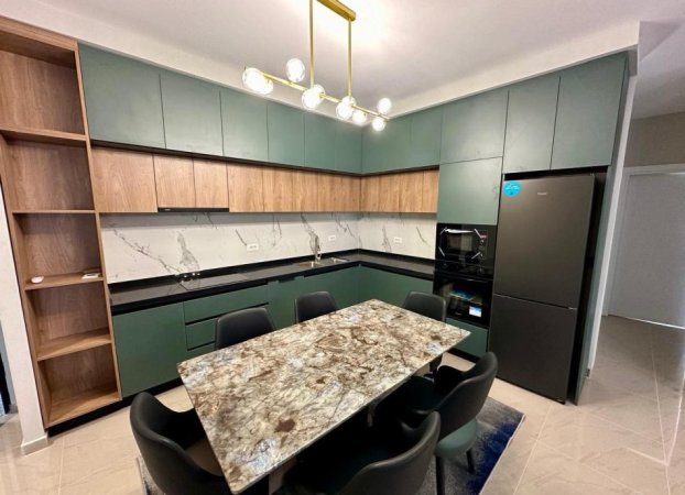 Tirane, jepet me qera apartament 2+1+Aneks+Ballkon Kati 3, 110 m² 1.000 € (Farke)