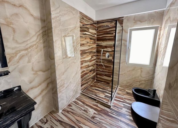 Tirane, jepet me qera apartament 2+1+Aneks+Ballkon Kati 3, 110 m² 1.000 € (Farke)