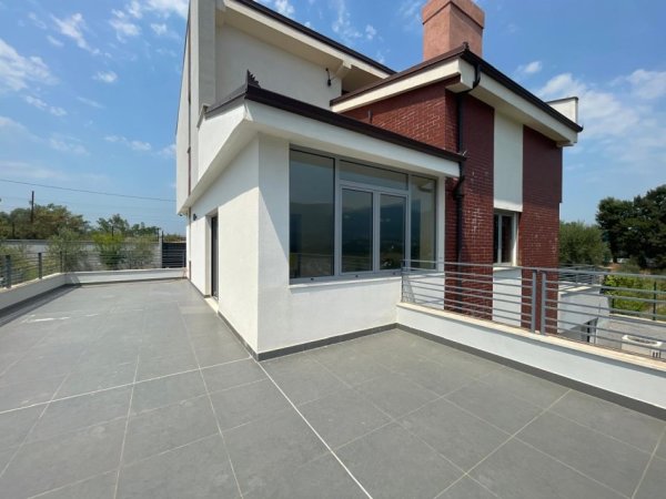 Tirane, shitet Vile Kati 3, 765 m² 590.000 € (Lunder)