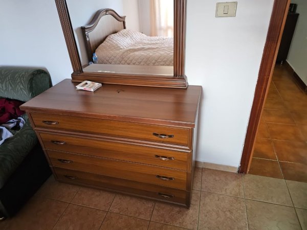 Tirane, shes Shitet dhome gjumi e perdorur 800 €