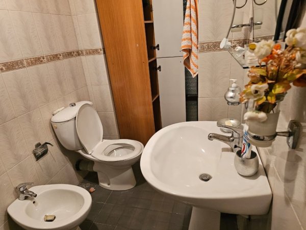 Tirane, Shitet komplet Tualeti dhe gabine dushi e kompletuar