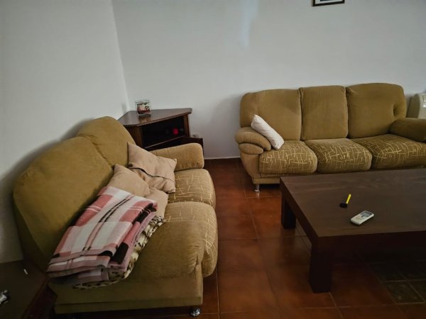 Tirane, Shitet komplet divanesh te perdorura + tavoline ngrenie me 4 karrrige tavoline mesi, minibar + mobilje televizori per ne sallon, raft kepucesh