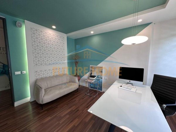 Tirane, shitet ambjent biznesi Kati 3, 165 m² 470.000 € (Ish Ekspozita)