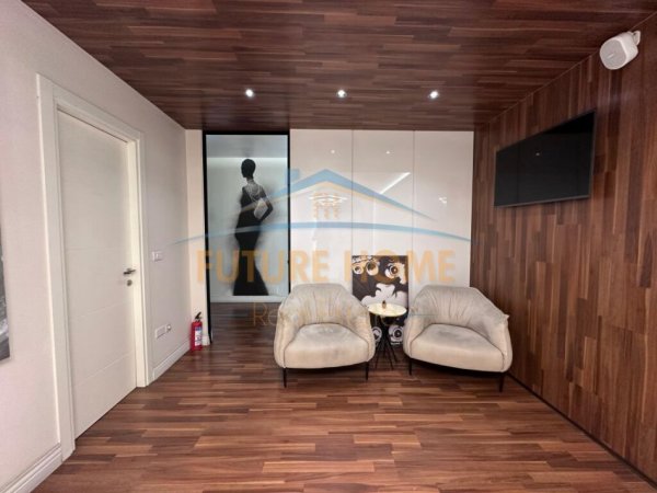 Tirane, shitet ambjent biznesi Kati 3, 165 m² 470.000 € (Ish Ekspozita)