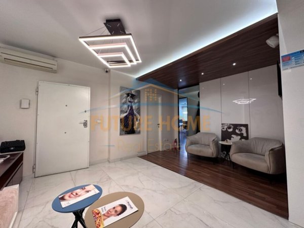 Tirane, shitet ambjent biznesi Kati 3, 165 m² 470.000 € (Ish Ekspozita)