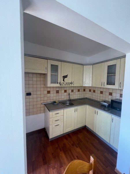 Tirane, shitet apartament 1+1+Ballkon Kati 3, 65 m² 83.000 € (LAPRAKE)