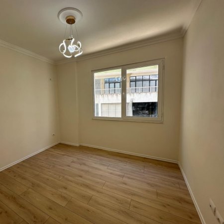 Tirane, shitet apartament 3+1 , 129 m² 205.000 € (Kopshti Botanik)