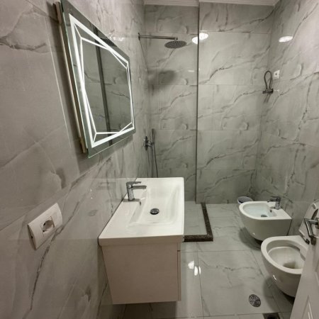 Tirane, shitet apartament 3+1 , 129 m² 205.000 € (Kopshti Botanik)
