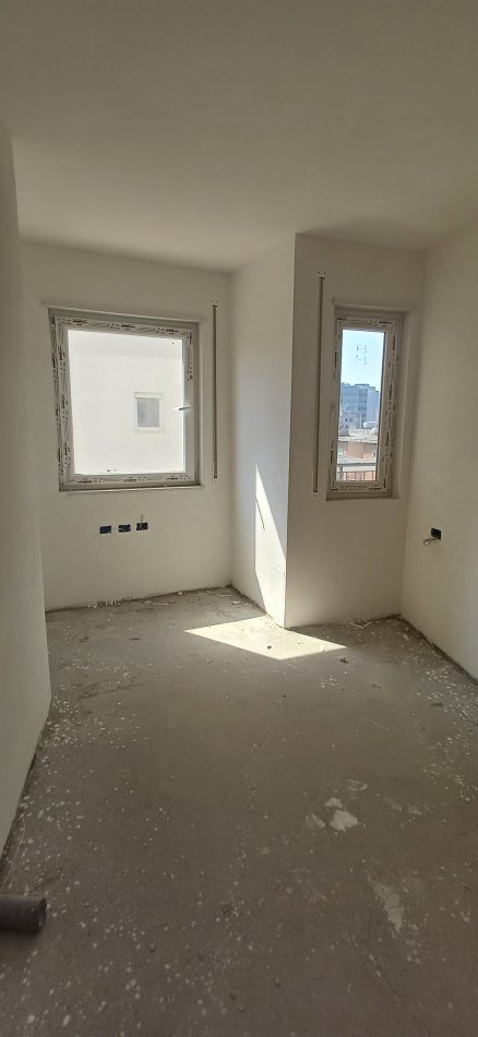 Shitet partament 2+1+Post Parkimi 270.000 € (Rruga e Durresit)