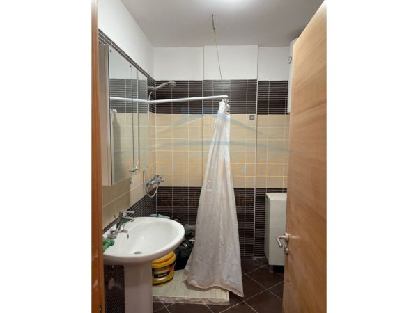 Tirane, shitet apartament 1+1 Kati 1, 55 m² 68.000 € (Rruga Muhamed Deliu)