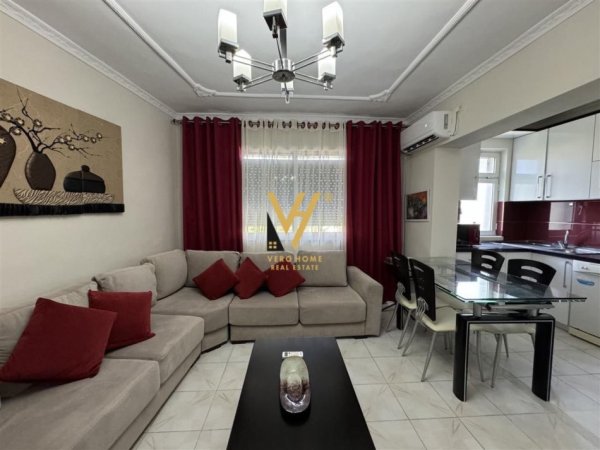 Tirane, jepet me qera apartament 2+1+Ballkon Kati 5, 85 m² 800 € (QENDER)