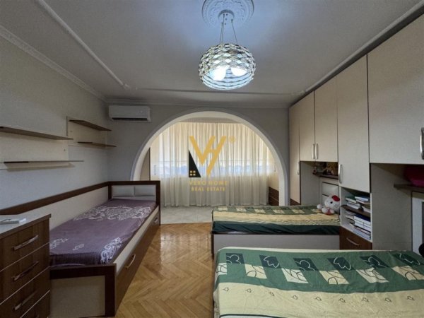 Tirane, jepet me qera apartament 2+1+Ballkon Kati 5, 85 m² 800 € (QENDER)