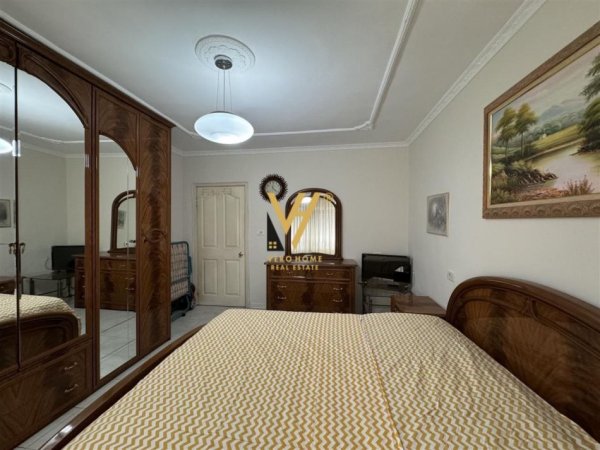 Tirane, jepet me qera apartament 2+1+Ballkon Kati 5, 85 m² 800 € (QENDER)