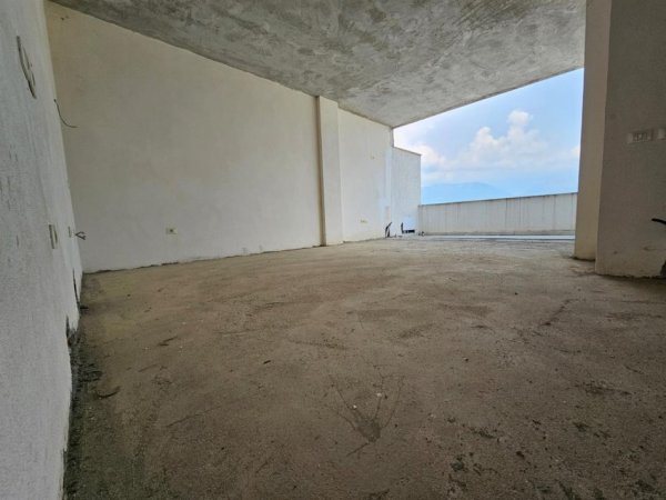 Tirane, shitet apartament 3+1 Kati 4, 180 m² 338.000 € (Kopshti Zoologjik)