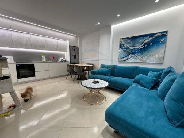 Tirane, shes apartament 2+1+Ballkon Kati 6, 88 m² 320.000 € (Rruga e Kavajes)
