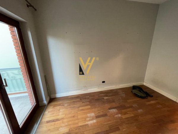 Tirane, jepet me qera Vile 3 Katshe Kati 0, 540 m² 3.800 € (KOMUNA E PARISIT)