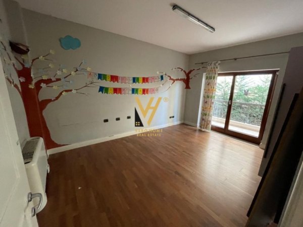 Tirane, jepet me qera Vile 3 Katshe Kati 0, 540 m² 3.800 € (KOMUNA E PARISIT)