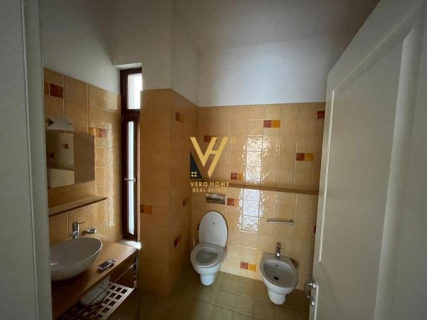 Tirane, jepet me qera Vile 3 Katshe Kati 0, 540 m² 3.800 € (KOMUNA E PARISIT)