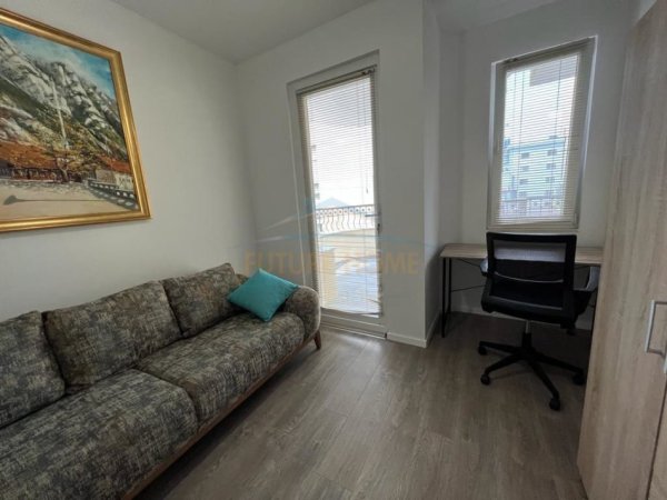 Tirane, jepet me qera apartament 3+1+Ballkon Kati 3, 124 m² 1.200 € (NIKOLLA TUPE)