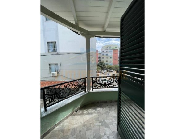 Durres, jepet me qera apartament duplex Kati 2, 120 m² 1.000 € (Prane Gjykates , Durres)