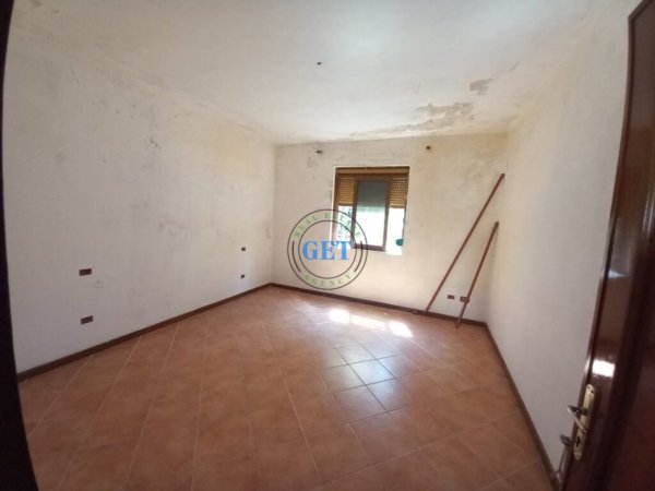 Durres, shitet shtepi 2+1 Kati 0, 480 m² 75.000 € (Sukth)