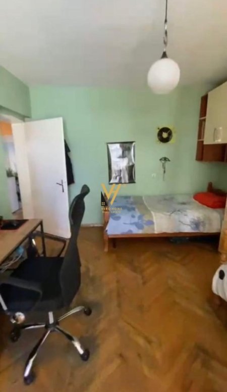 Tirane, jepet me qera apartament 3+1+Ballkon Kati 5, 85 m² 500 € (RRUGA BARDHYL)
