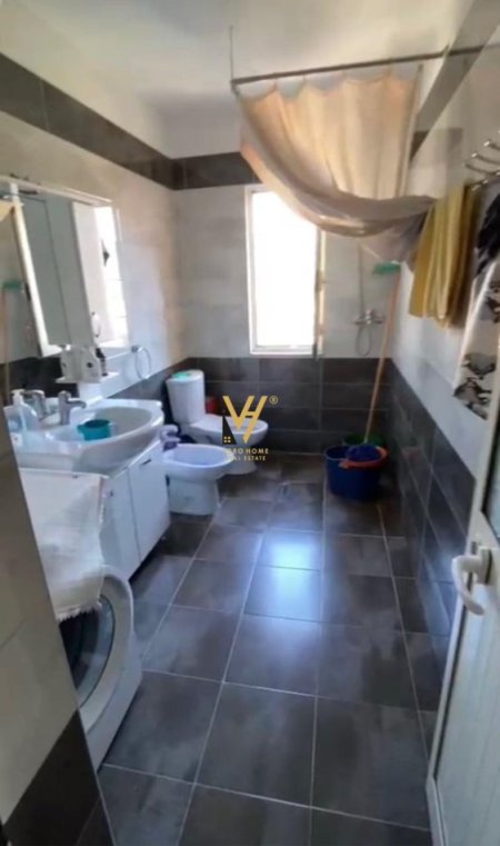 Tirane, jepet me qera apartament 3+1+Ballkon Kati 5, 85 m² 500 € (RRUGA BARDHYL)