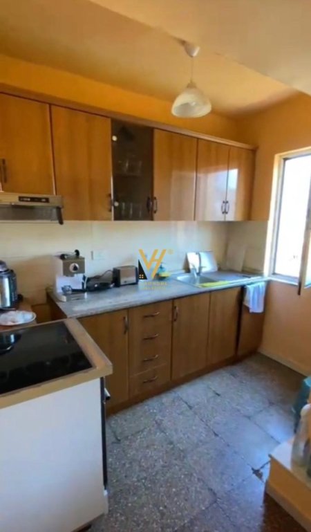 Tirane, jepet me qera apartament 3+1+Ballkon Kati 5, 85 m² 500 € (RRUGA BARDHYL)