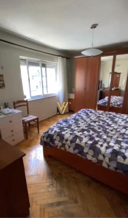 Tirane, jepet me qera apartament 3+1+Ballkon Kati 5, 85 m² 500 € (RRUGA BARDHYL)