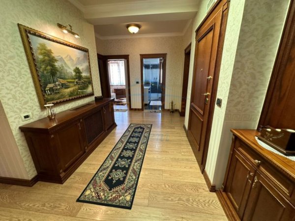 Tirane, shitet apartament+verande | Penthouse 4+1+Ballkon Kati 6, 241 m² 570.000 € (Kodra e Diellit)