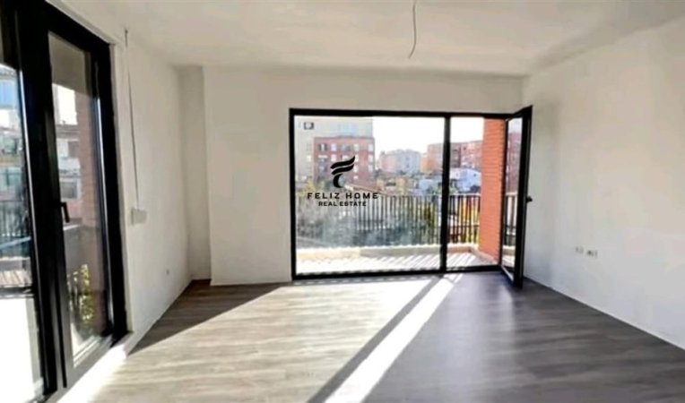 Tirane, jepet me qera apartament 1+1 Kati 2, 75 m² 465 € (PAZARI I RI)