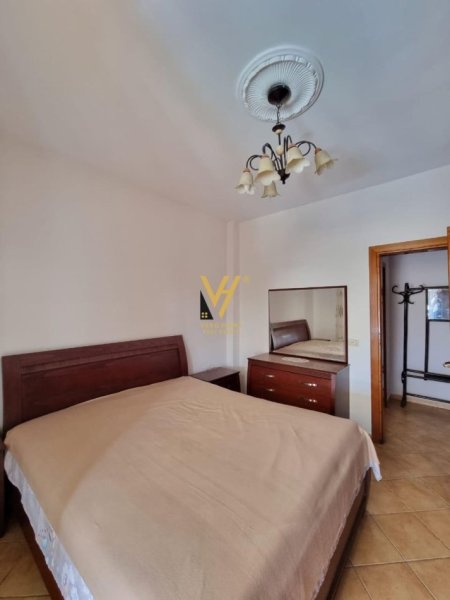 Tirane, jepet me qera apartament 2+1+Ballkon Kati 6, 100 m² 600 € (QENDER)