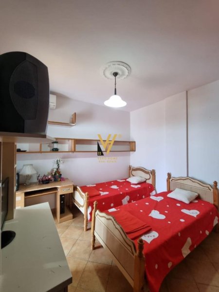 Tirane, jepet me qera apartament 2+1+Ballkon Kati 6, 100 m² 600 € (QENDER)