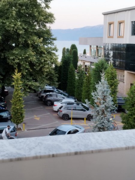Pogradec, jepet me qera apartamen  ne Pogradec  perball liqenit  t Kati 2,    (Ne qender perball Hotel Enkelanes ,)