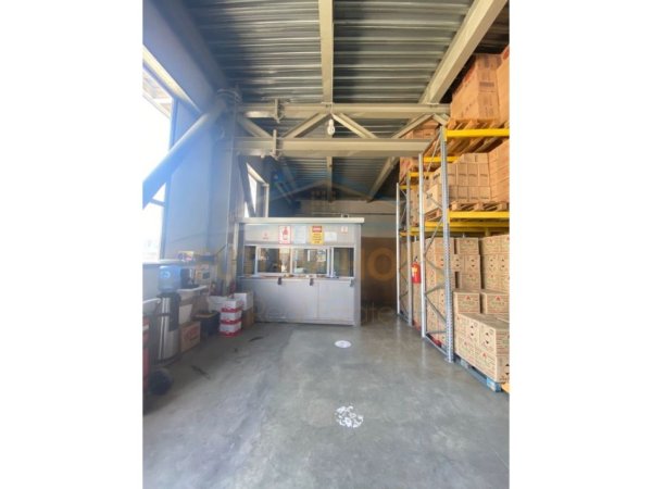 Durres, shitet ambjent biznesi Kati 0, 2.468 m² 2.700.000 € (Autostrada Tirane-Durres.)