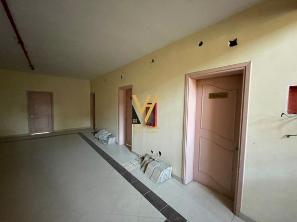 Tirane, jepet me qera Vile Kati 0, 2.500 m² 16.000 € (SELITE)