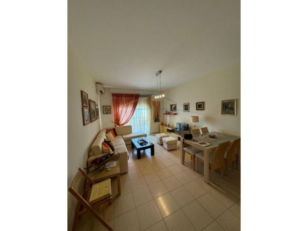 Tirane, jepet me qera apartament 2+1+Ballkon Kati 4, 112 m² 650 € (PAZARI RI)