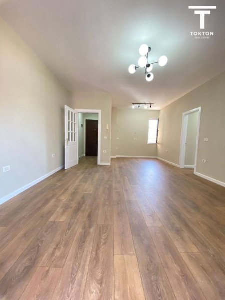 Tirane, shitet apartament 2+1 (Pazari i ri) TT 1244