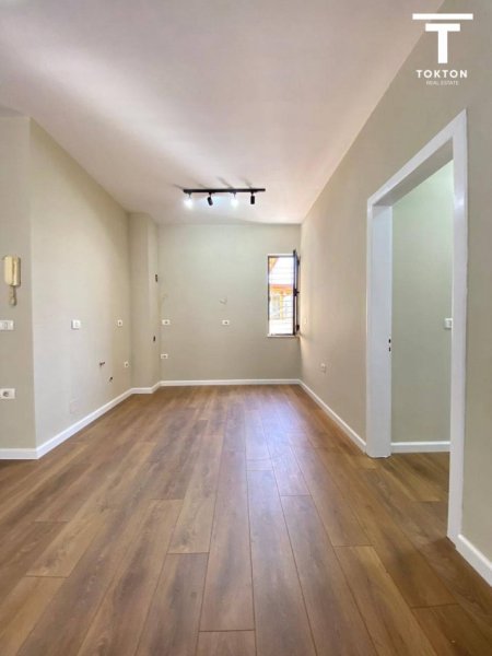 Tirane, shitet apartament 2+1 (Pazari i ri) TT 1244