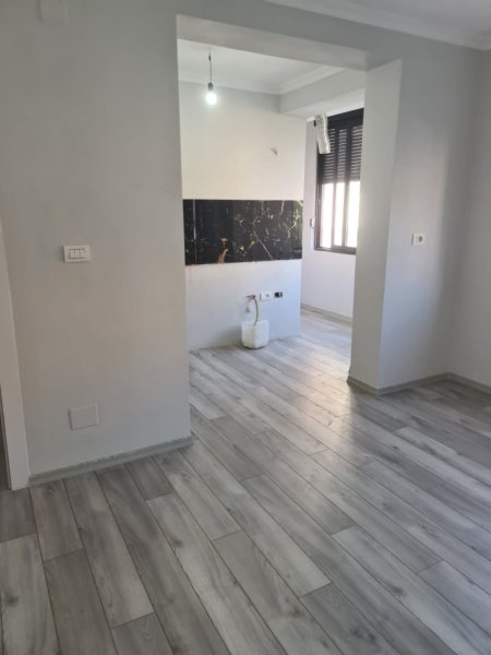 Tirane, shitet apartament 1+1 Kati 3, 53 m² 125.000 € (21 Dhjetori)