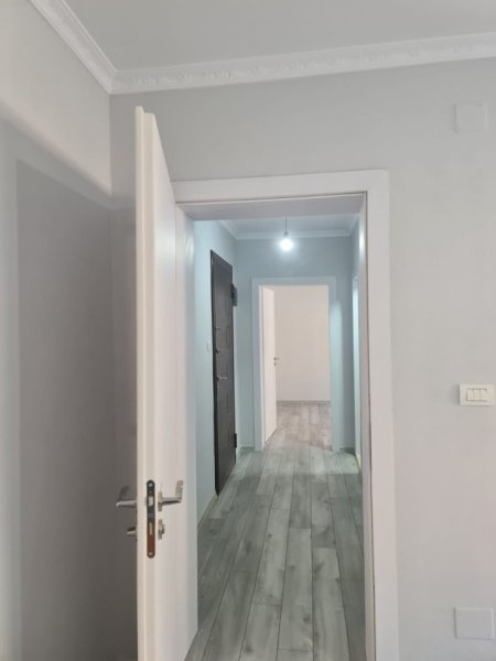 Tirane, shitet apartament 1+1 Kati 3, 53 m² 125.000 € (21 Dhjetori)