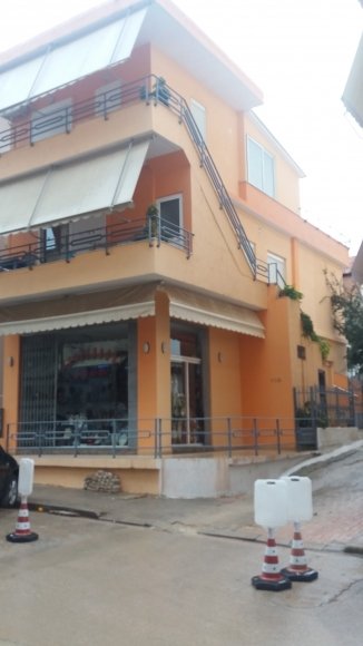 Shitet shtepi private ne qender te Sarandes