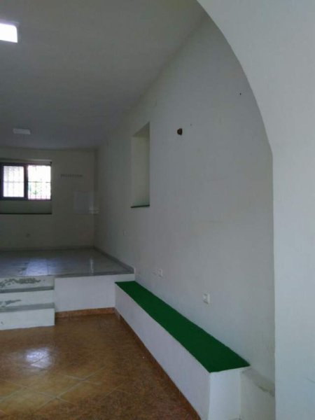 Elbasan, shes dyqan Kati 1, 65 m²  (Perballe Universitetit A. Xhuvani.)