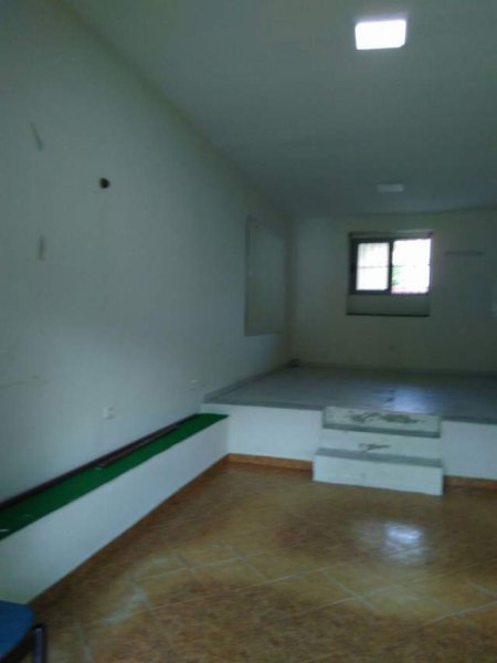 Elbasan, shes dyqan Kati 1, 65 m²  (Perballe Universitetit A. Xhuvani.)