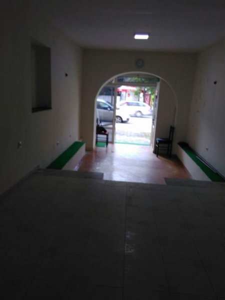 Elbasan, shes dyqan Kati 1, 65 m²  (Perballe Universitetit A. Xhuvani.)