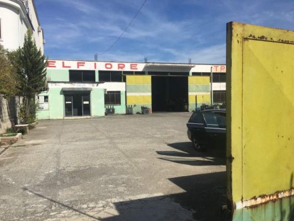 Tirane, shitet ambjent biznesi Kati 0, 2.121 m² 1 Euro (Rruga bylis)