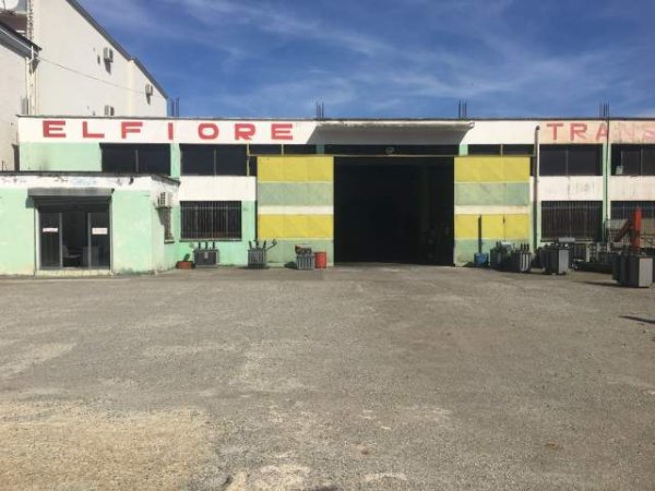 Tirane, shitet ambjent biznesi Kati 0, 2.121 m² 1 Euro (Rruga bylis)