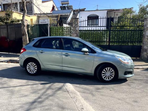 Tirane, shitet makine Citroen C4 Viti 2013, 5.900 Euro